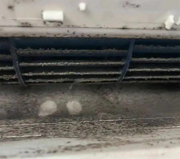 桥西空调吹的风有股烧焦味是怎么回事